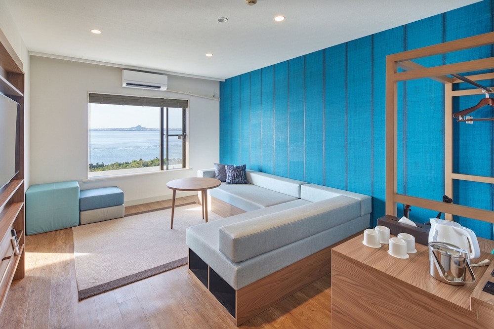 本館 オーシャンファミリールーム (オーシャンウィング) 禁煙 2名利用 | ロイヤルビューホテル美ら海