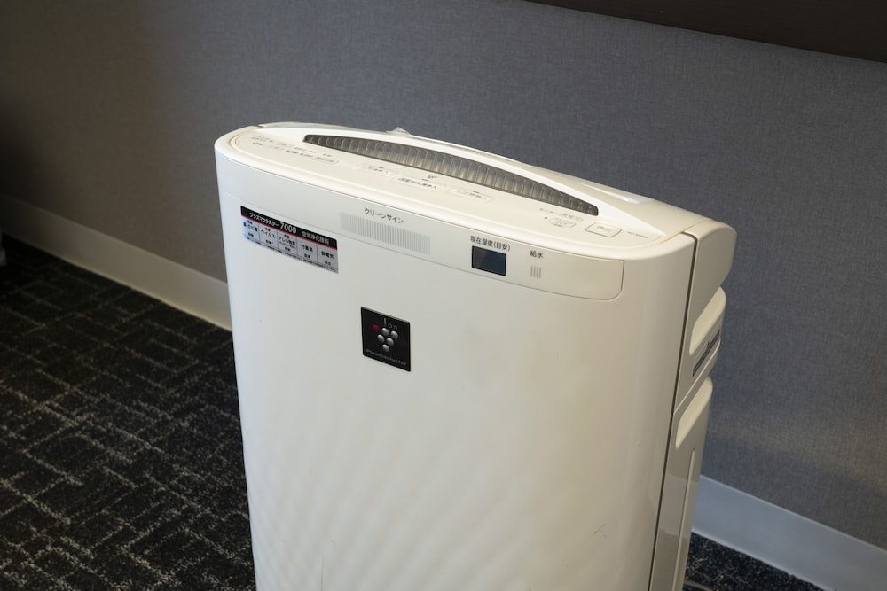 （喫煙）セミダブルルーム（13.3㎡）ベッド幅130㎝、素泊まり 客室の設備とサービス0 | ホテルビナリオ梅田