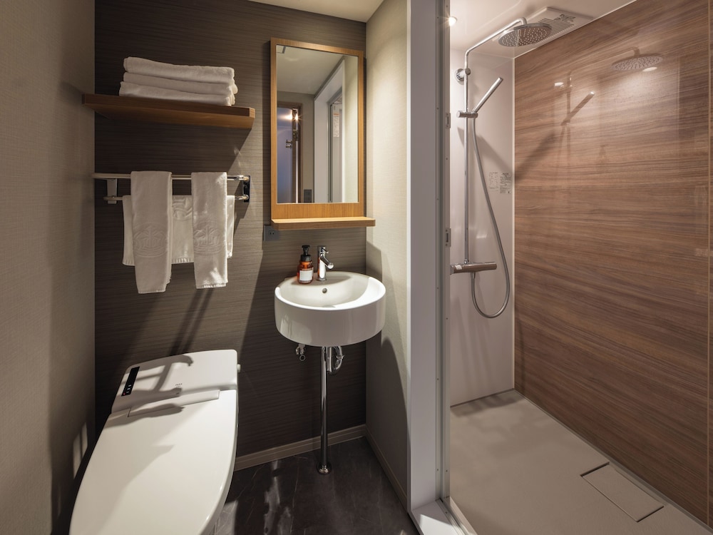 デラックス トリプルルーム バスルーム0 | ニューオーサカホテル