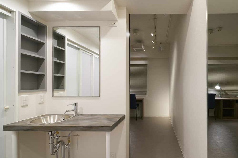 ダブルルームダブルサイズベッド 1 台ソファーベッド付き 客室1 | シティ ホテル N.U.T.S.