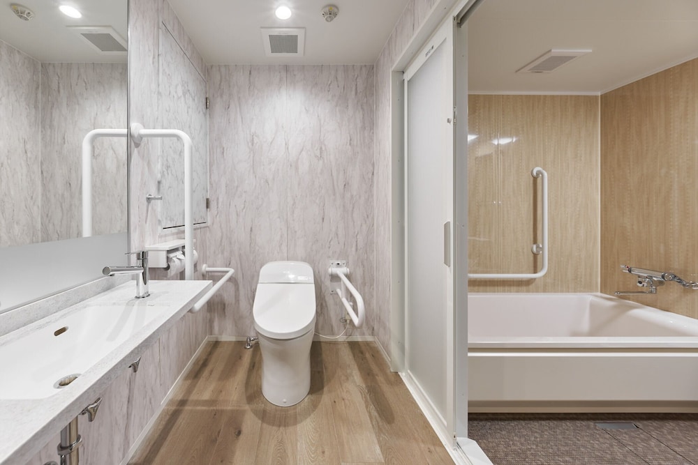 シングルルームダブルサイズベッド 1 台 バリアフリー バスルーム0 | シティ ホテル N.U.T.S.