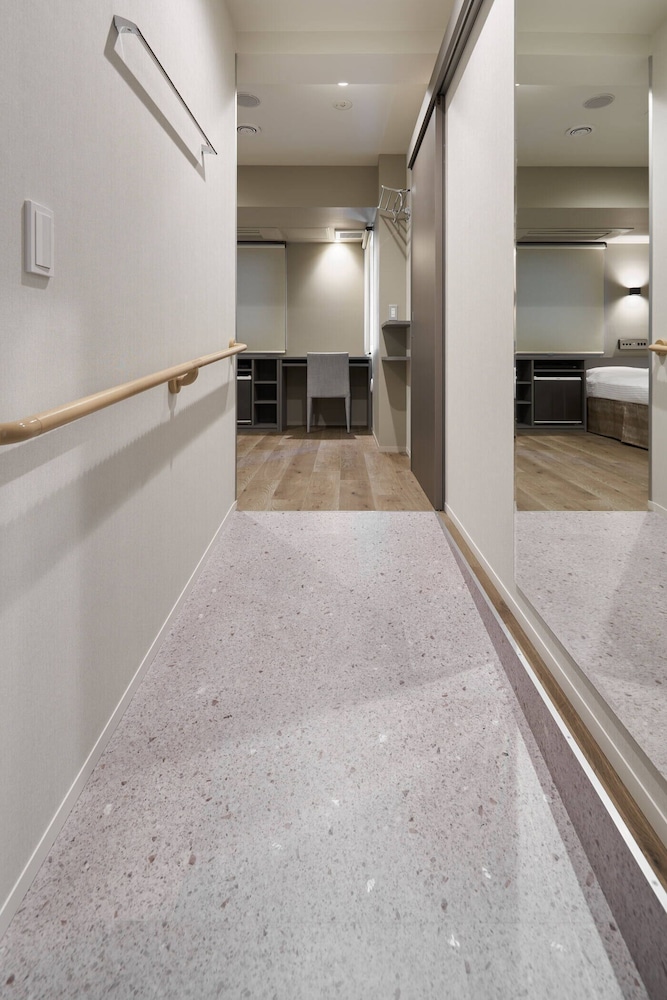 シングルルームダブルサイズベッド 1 台 客室2 | シティ ホテル N.U.T.S.