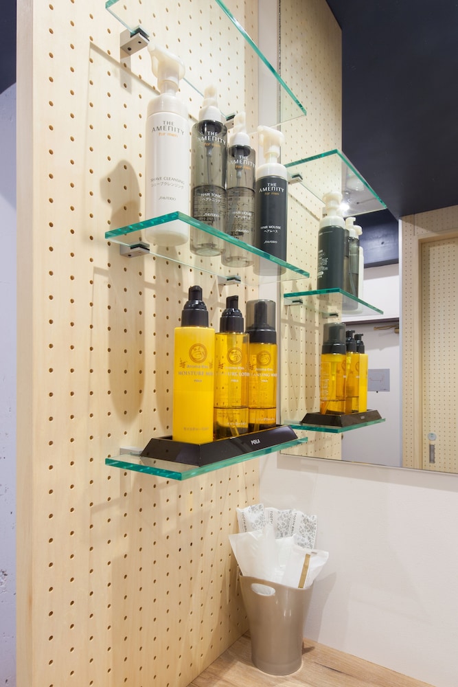 シングルルームダブルサイズベッド 1 台 バスルームの設備0 | シティ ホテル N.U.T.S.