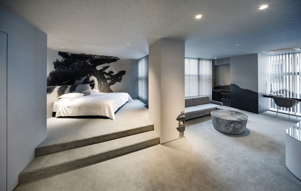 デザイナーズ エグゼクティブ スイートルーム | ザ・スクリーン