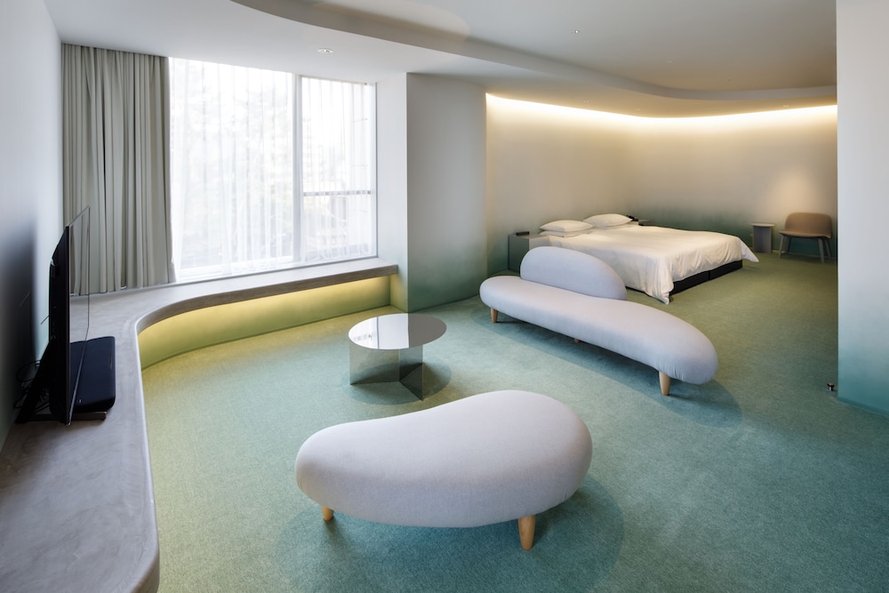 デザイナーズスイート 禁煙 客室3 | ザ・スクリーン