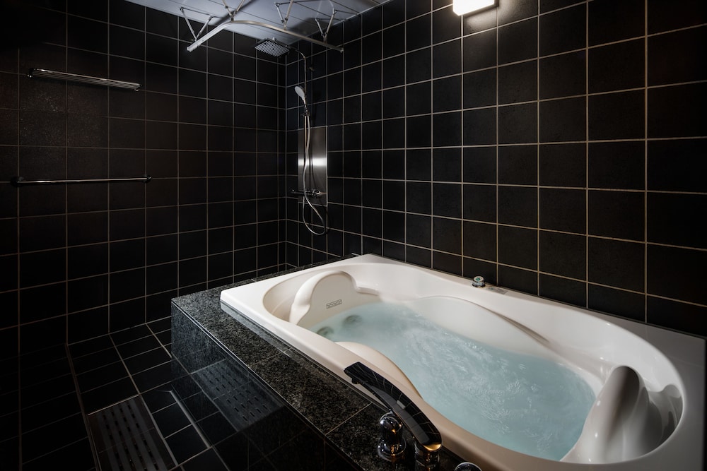 デザイナーズスイート 禁煙 深めの浴槽0 | ザ・スクリーン