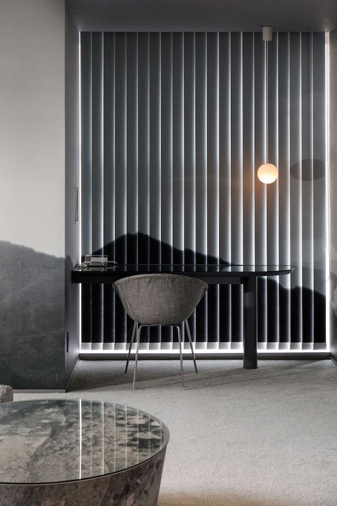 デザイナーズ エグゼクティブ スイートルーム 客室2 | ザ・スクリーン