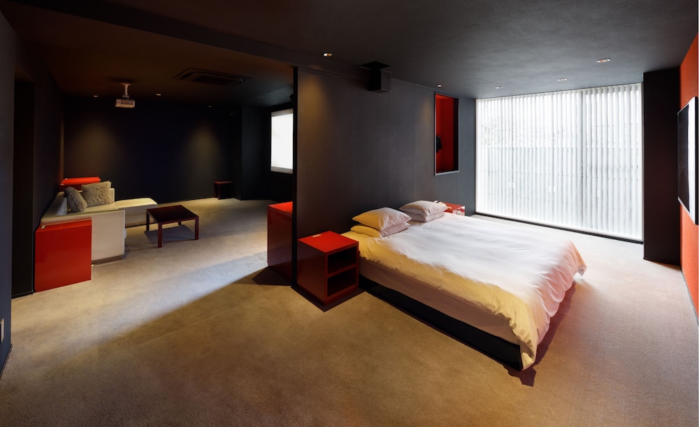 デザイナーズ エグゼクティブ スイートルーム 客室4 | ザ・スクリーン