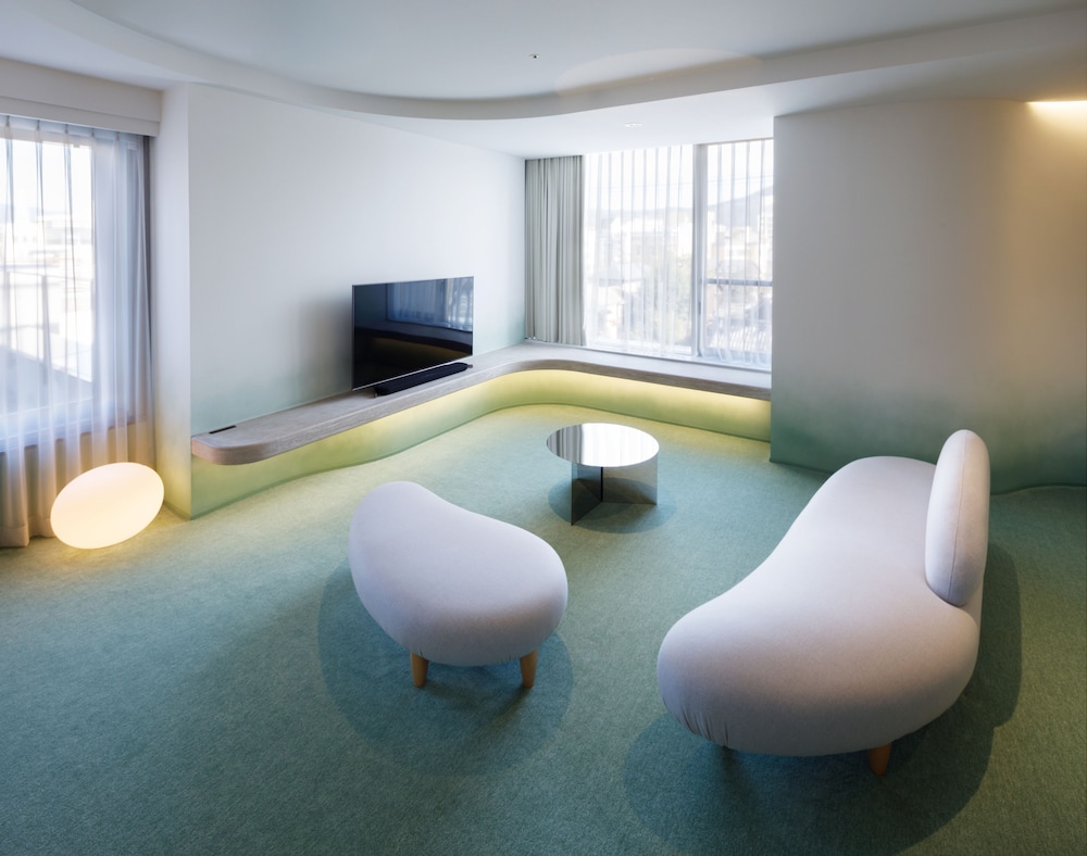 デザイナーズスイート 禁煙 リビング エリア0 | ザ・スクリーン