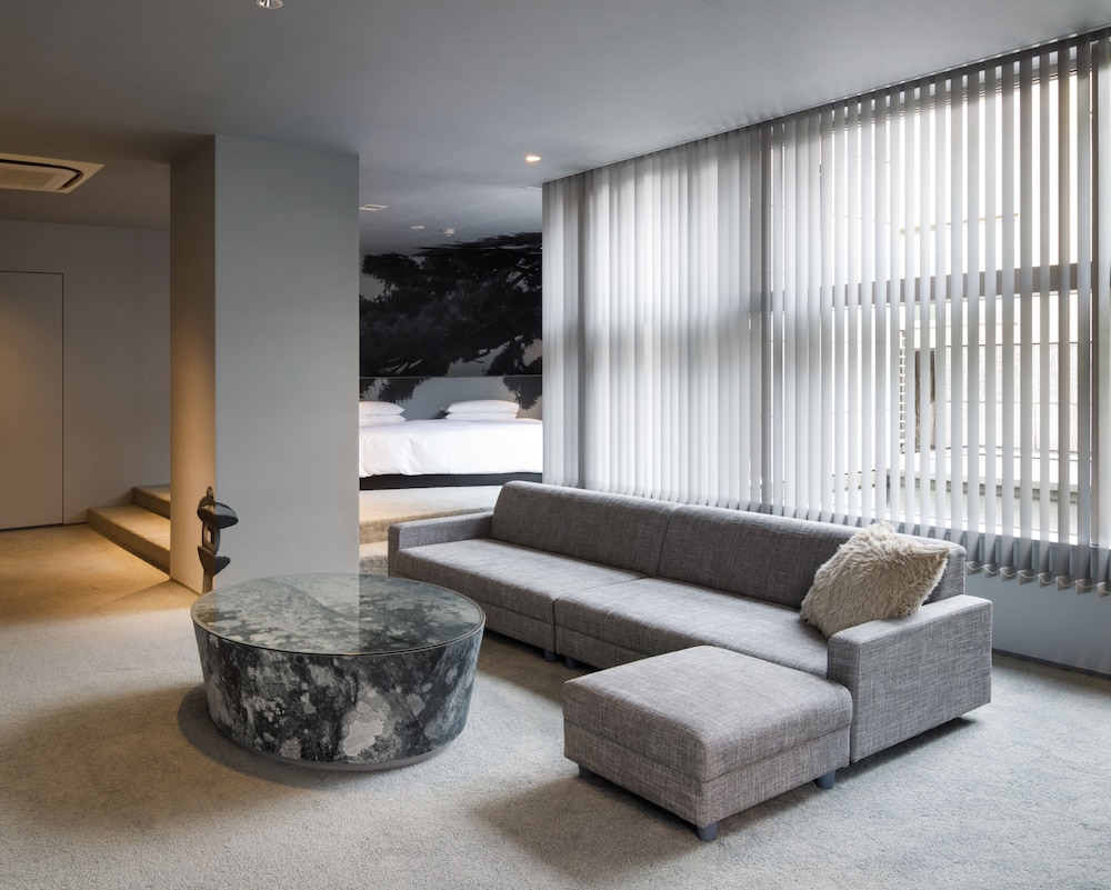 デザイナーズ エグゼクティブ スイートルーム 客室9 | ザ・スクリーン