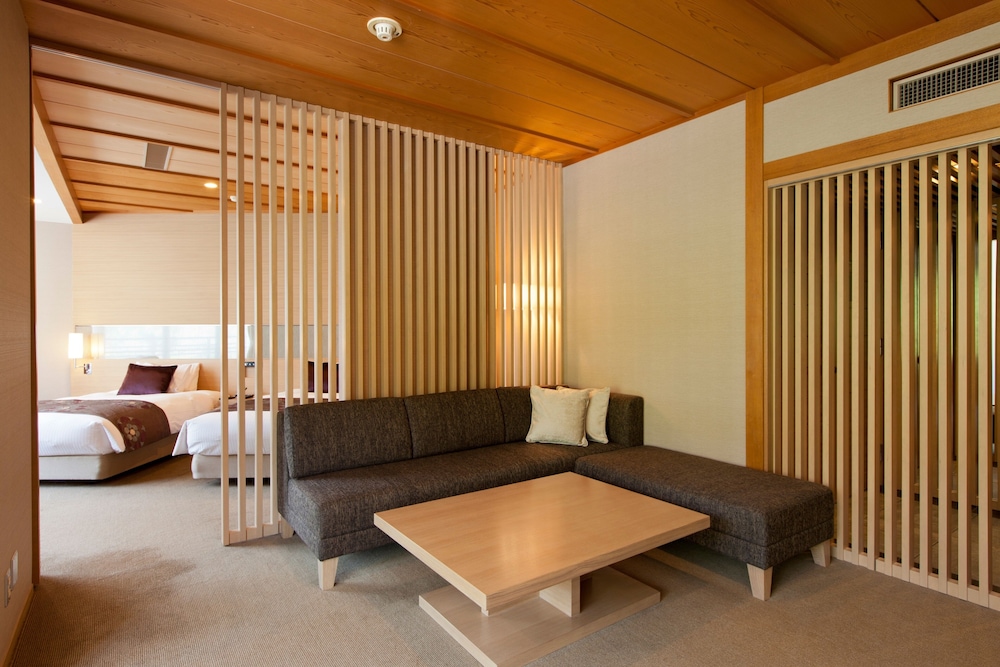 和洋室　デラックスルーム　マウンテンビュー【99㎡】 | 宮島グランドホテル有もと