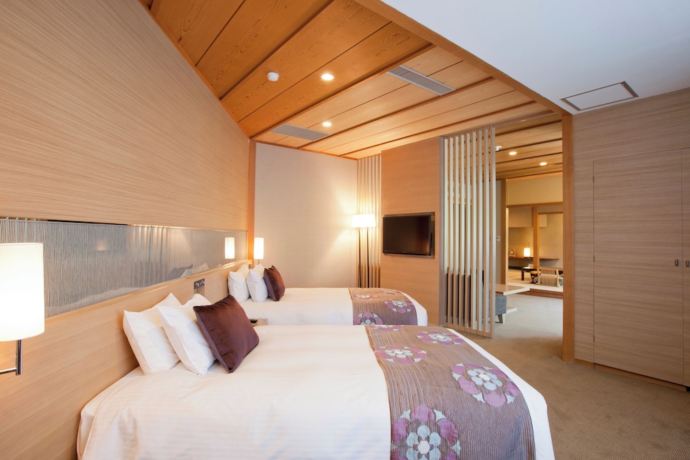 和洋室　デラックスルーム　マウンテンビュー【99㎡】 客室2 | 宮島グランドホテル有もと