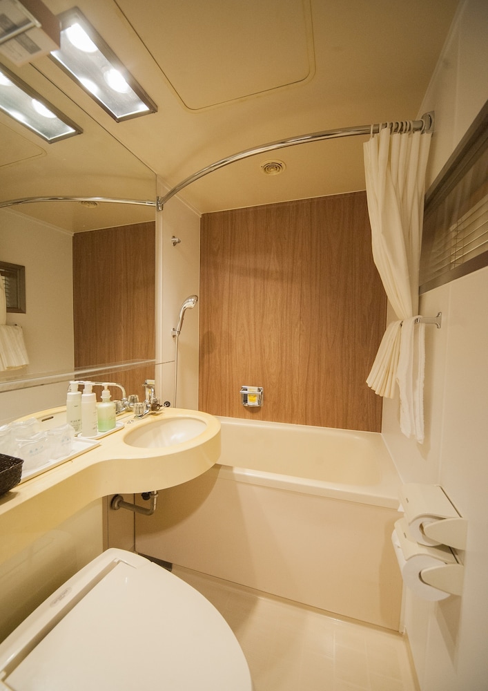 和洋室 禁煙 (ベッド2台+布団) マウンテンビュー【47㎡】 バスルーム1 | 宮島グランドホテル有もと