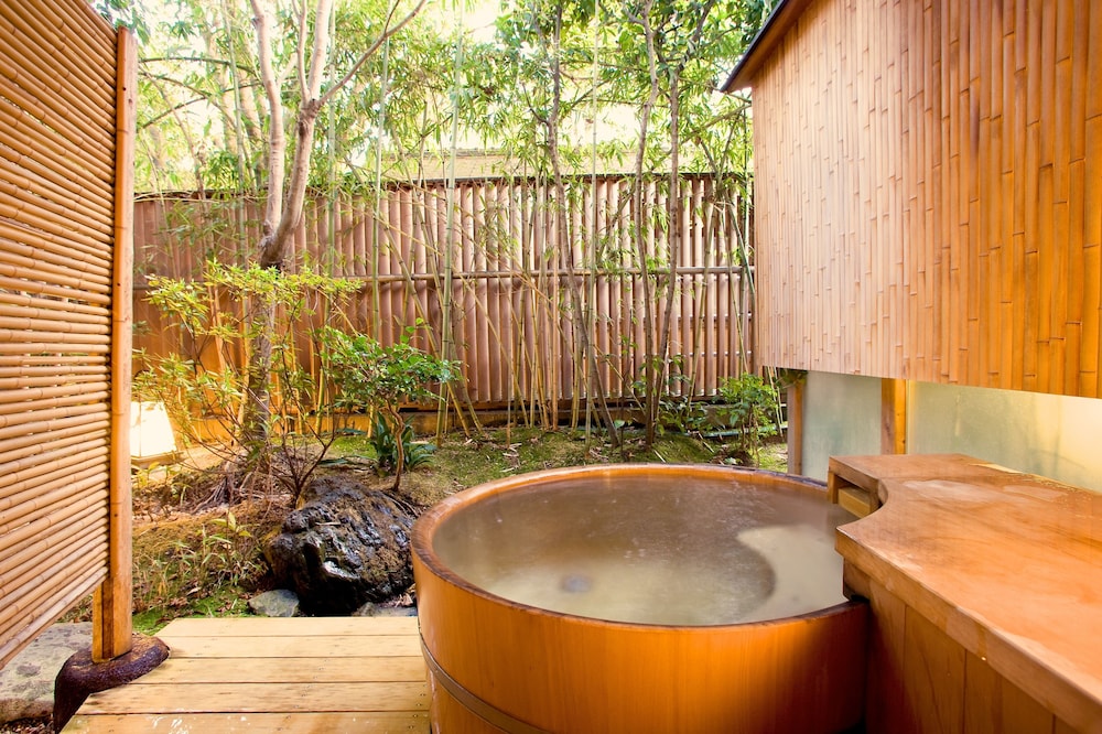 庭園側露天風呂付き数寄屋洋室A 66.88㎡ バスルーム0 | 宮島グランドホテル有もと