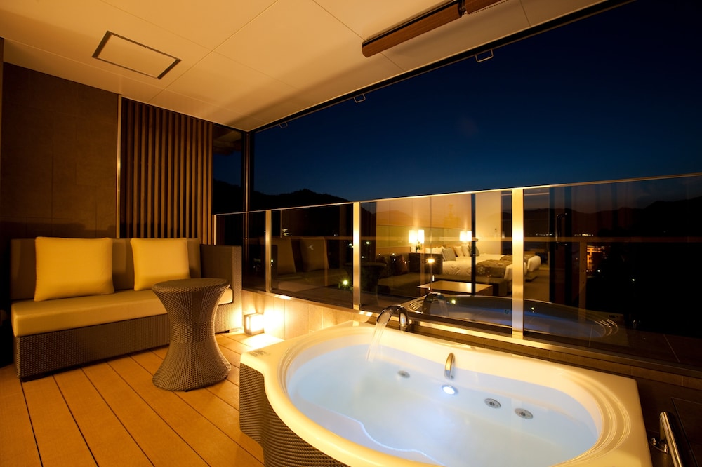 海側露天風呂付和洋室ジュニアスイート 禁煙【74㎡】 ジェットバス0 | 宮島グランドホテル有もと