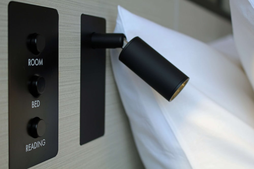 スーペリア ルーム ダブルベッド 1 台 禁煙 浴槽 客室の設備とサービス3 | ベストウェスタンプラス名古屋栄