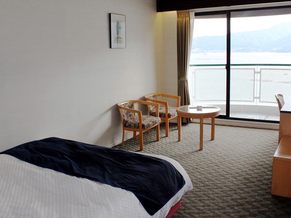 スタンダード ダブルルーム クイーンベッド 1 台 禁煙 オーシャンビュー 客室1 | 安芸グランドホテル & Spa