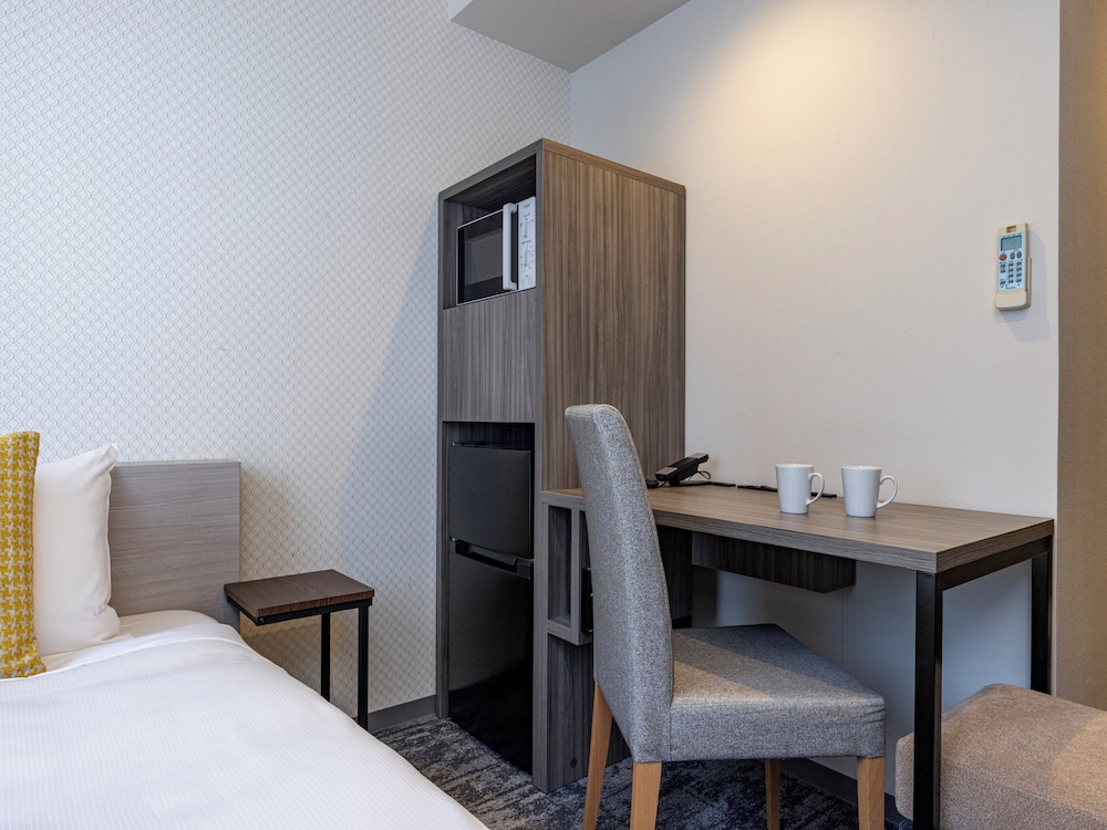 Moderate Semi-Double Room for 2 people / Washer-Dryer 客室2 | 東急ステイ 水道橋