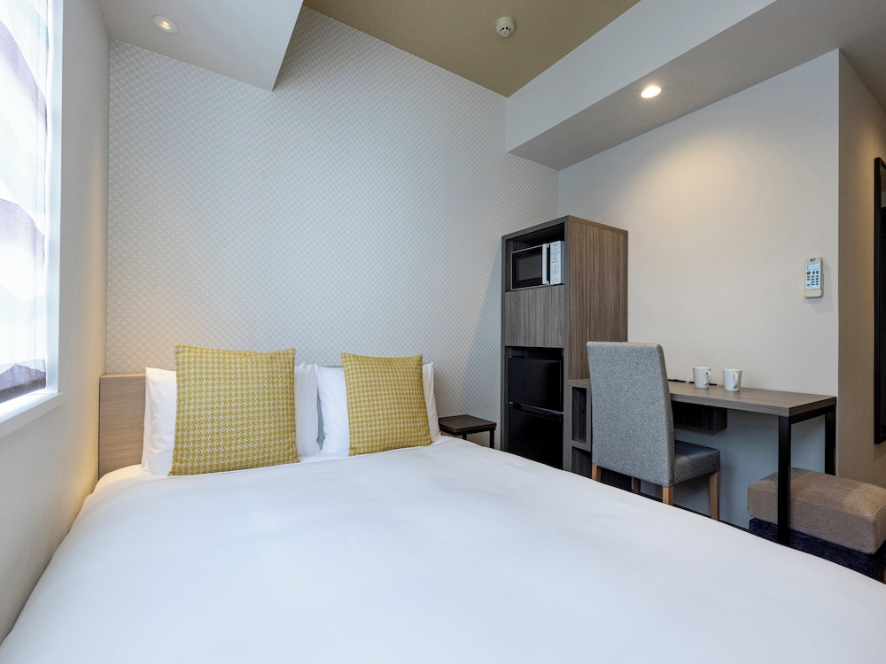 Moderate Semi-Double Room for 2 people / Washer-Dryer | 東急ステイ 水道橋