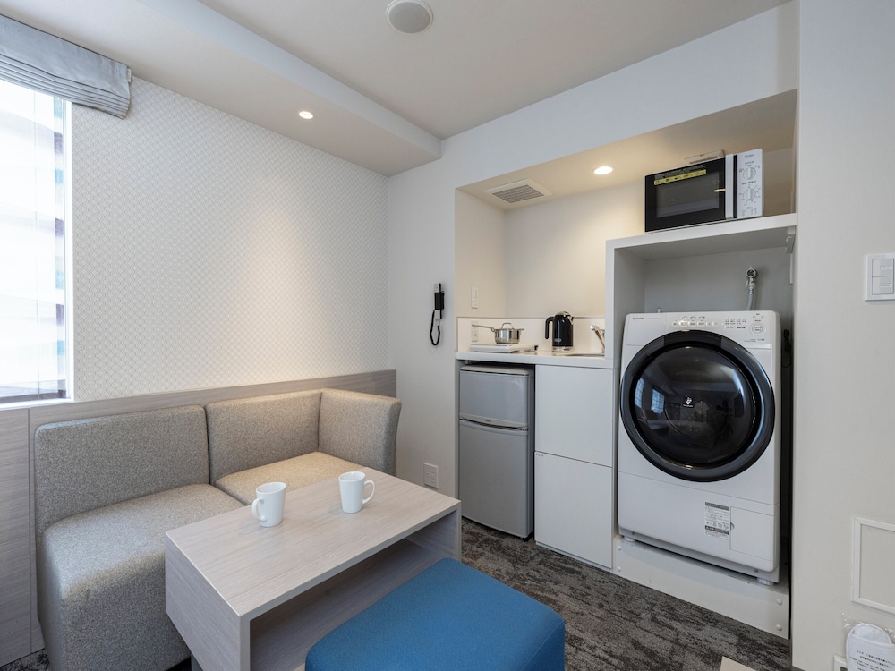 Superior Twin Room for 3 people / Washer-Dryer included 客室2 | 東急ステイ 水道橋
