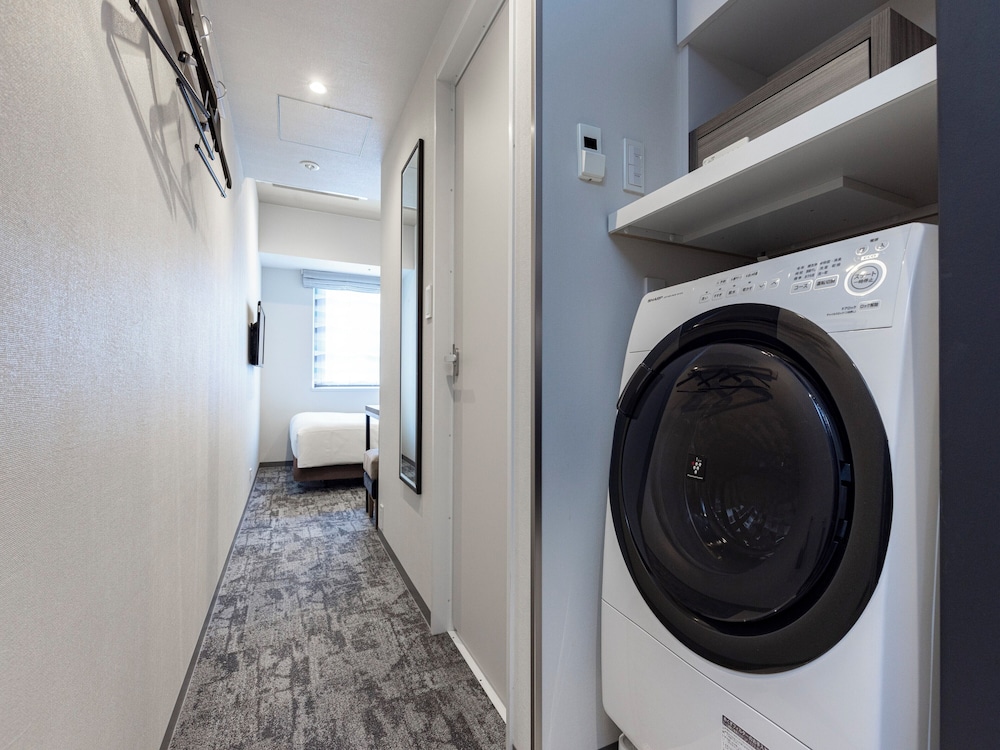 Moderate Semi-Double Room for 2 people / Washer-Dryer 客室3 | 東急ステイ 水道橋