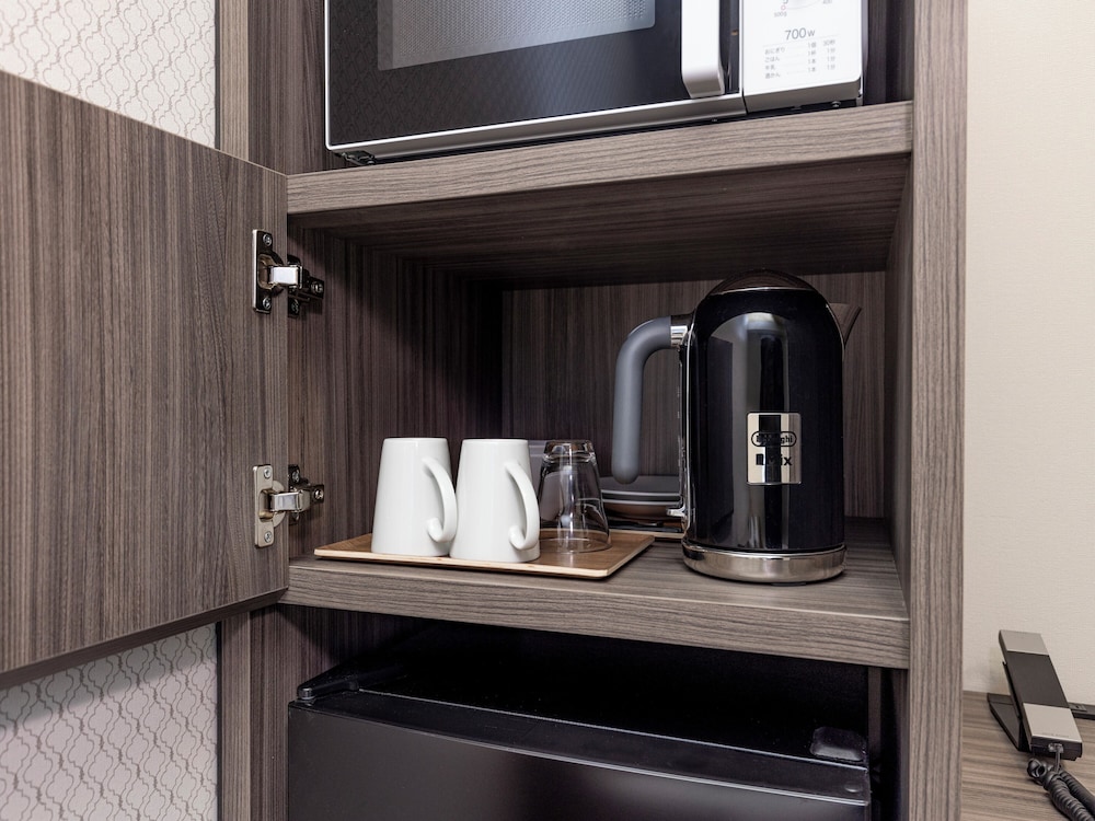 Moderate Semi-Double Room for 2 people / Washer-Dryer 客室4 | 東急ステイ 水道橋