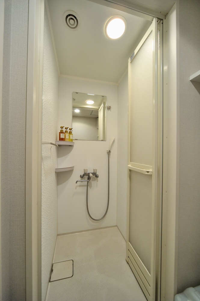 ダブルルーム 禁煙 バスルームのシャワー0 | 天然温泉 甲斐路の湯 ドーミーイン甲府