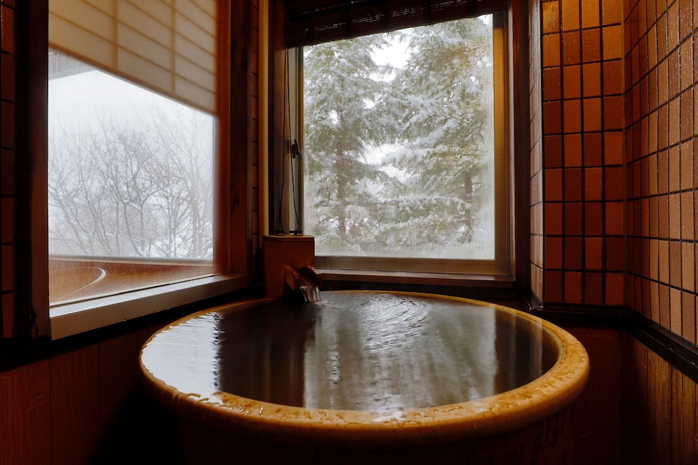 リニューアル [和洋室(4名定員)] 開放式内風呂付…45平米 客室1 | 匠の宿　深山桜庵