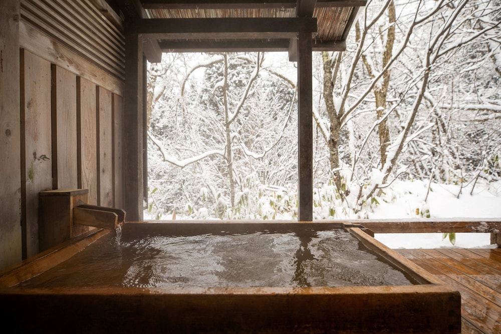 [露天風呂付離れ] 別棟 姫子松の抄…51平米禁煙 客室4 | 匠の宿　深山桜庵