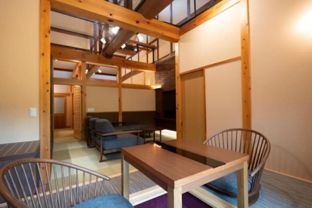 特別室 [露天風呂&足湯付] 別棟：姫子松の抄…51sqm 客室1 | 匠の宿　深山桜庵