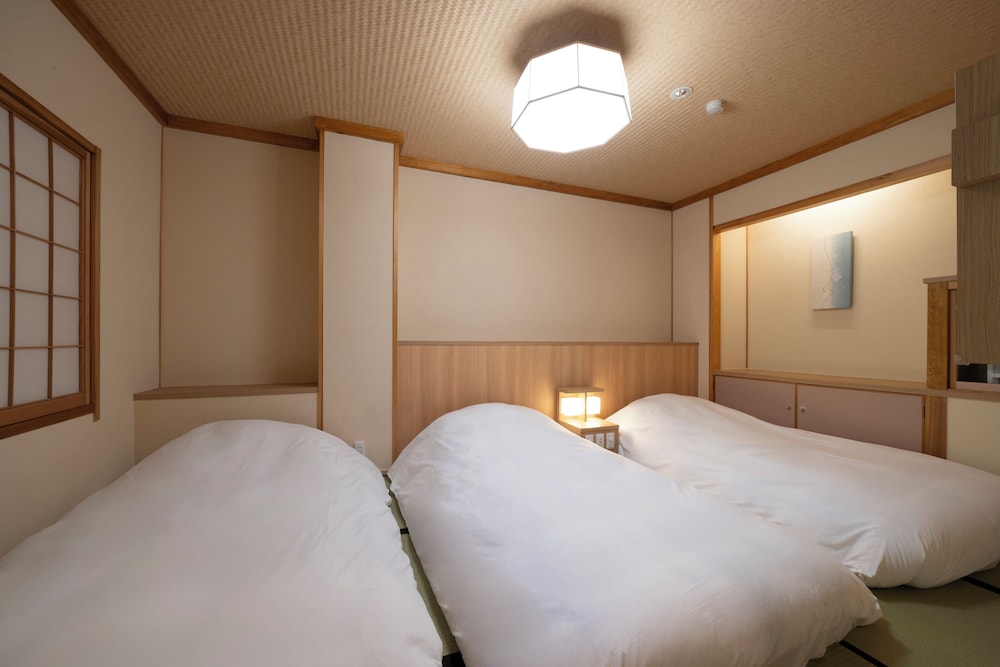 リニューアル [和洋室(4名定員)] 開放式内風呂付…45平米 客室2 | 匠の宿　深山桜庵