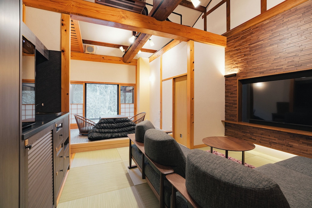 リニューアル[露天風呂付離れ] 別棟 姫子松の抄…51平米禁煙 客室2 | 匠の宿　深山桜庵