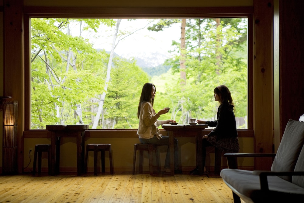 ロビーラウンジ1 | 匠の宿　深山桜庵