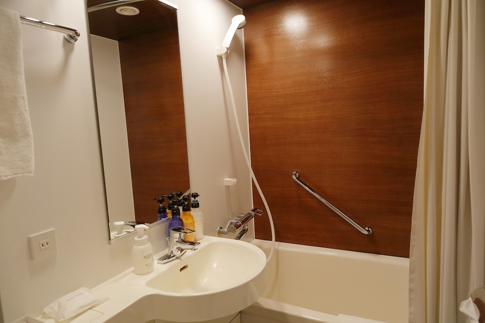 スーペリア シングルルーム 禁煙 浴槽 (ベッドサイズ 120cm) バスルーム0 | the b 池袋