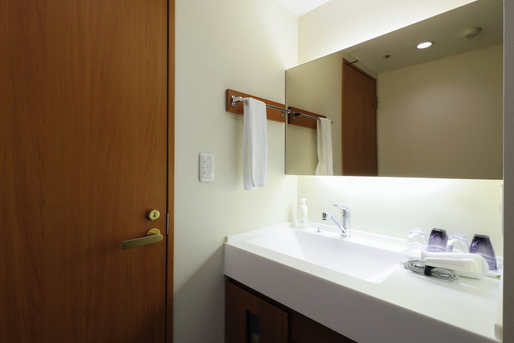 モデレートクイーンルーム 喫煙(19.5平米) バスルーム1 | 天然温泉加賀の湧泉 ドーミーイン金沢