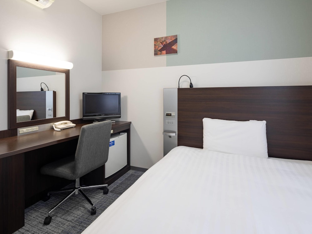 ルーム ダブルベッド 1 台 禁煙 客室2 | コンフォート ホテル 呉