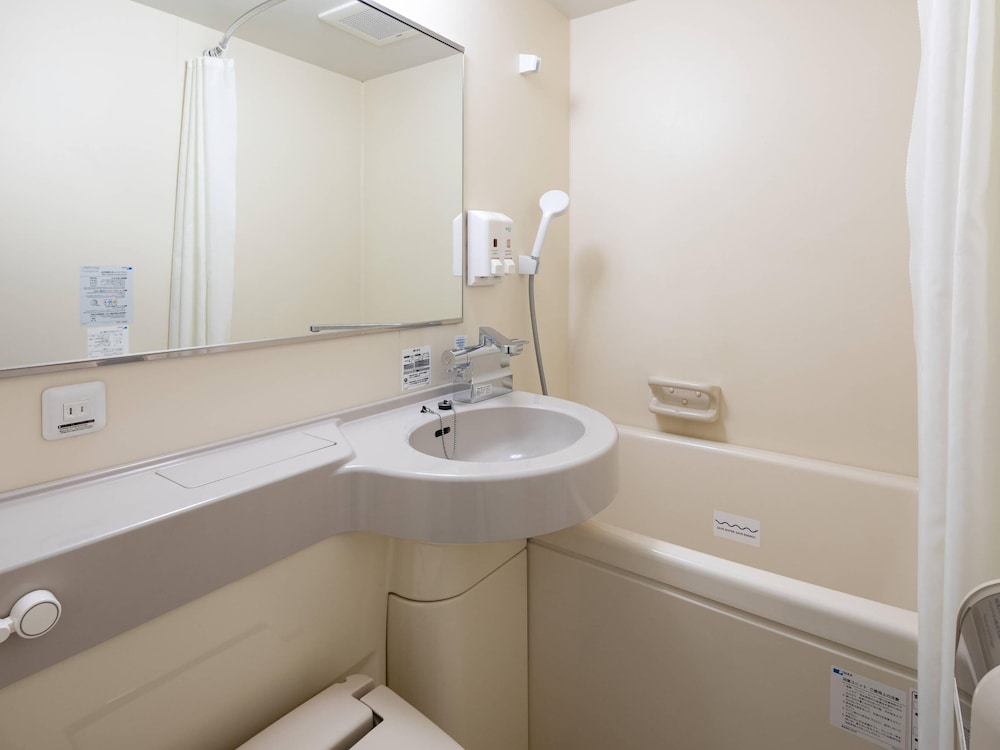 ルーム ダブルベッド 1 台 禁煙 客室4 | コンフォート ホテル 呉