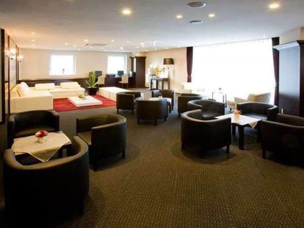 ロビーラウンジ1 | ホテル ヒラリーズ