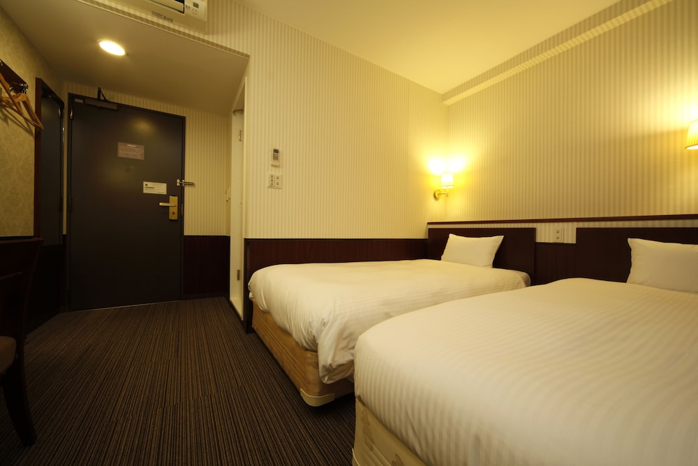 スタンダード ツインルーム 喫煙可 客室2 | ホテル ヒラリーズ