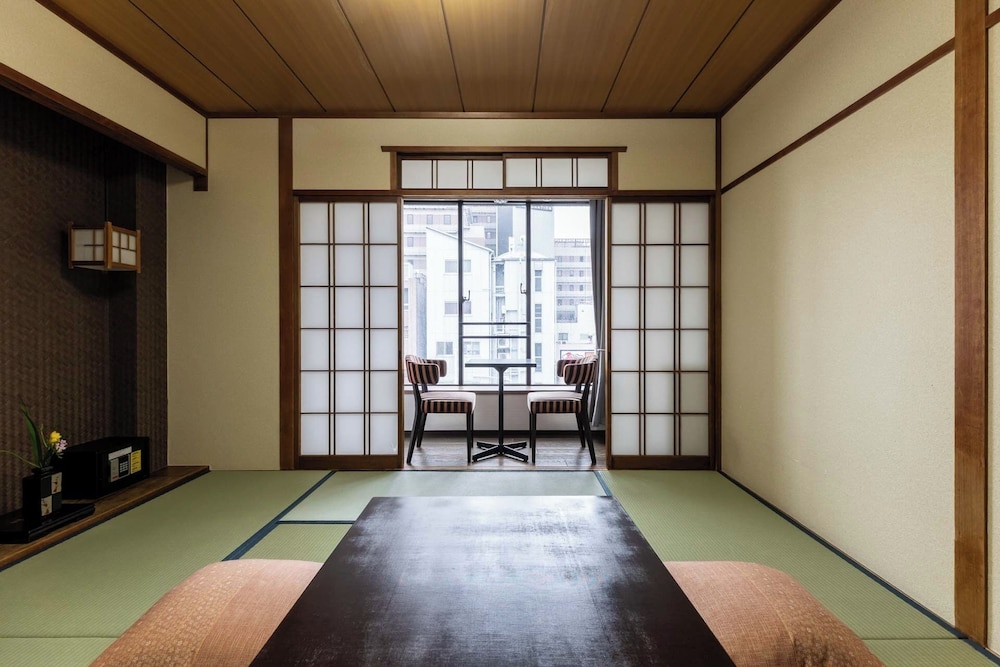 和室 専用バスルーム付き 客室1 | 大和屋本店 旅館 大阪