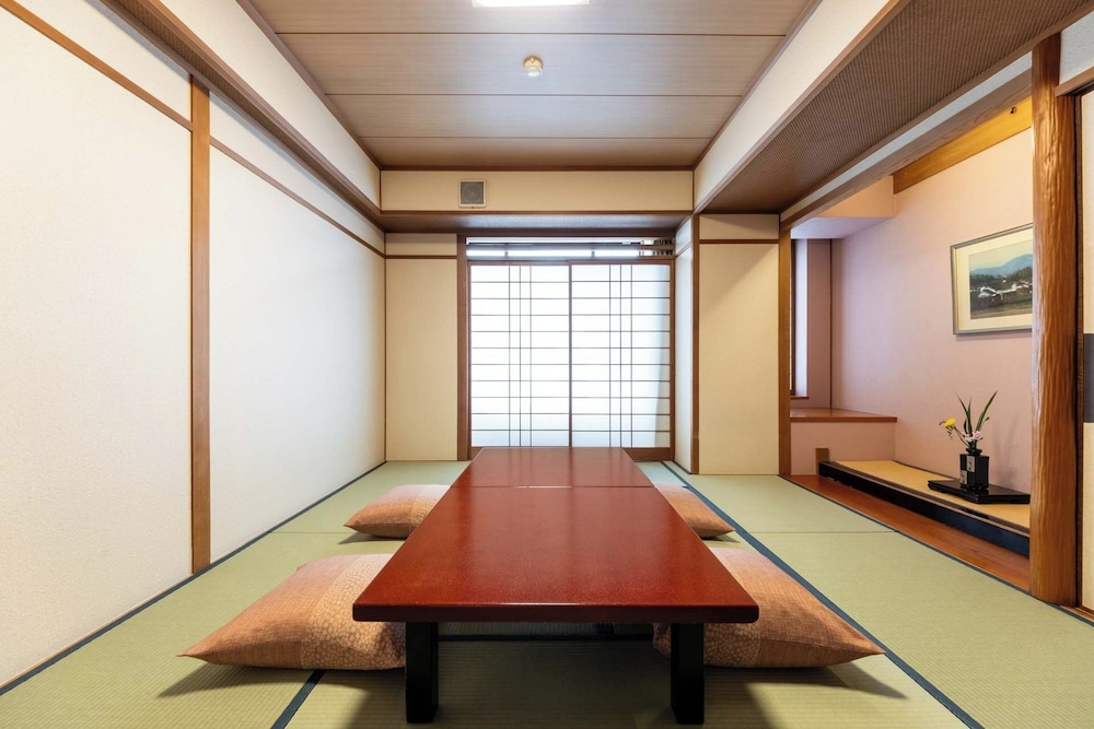 和室 専用バスルーム付き リバービュー (高層階) 客室1 | 大和屋本店 旅館 大阪