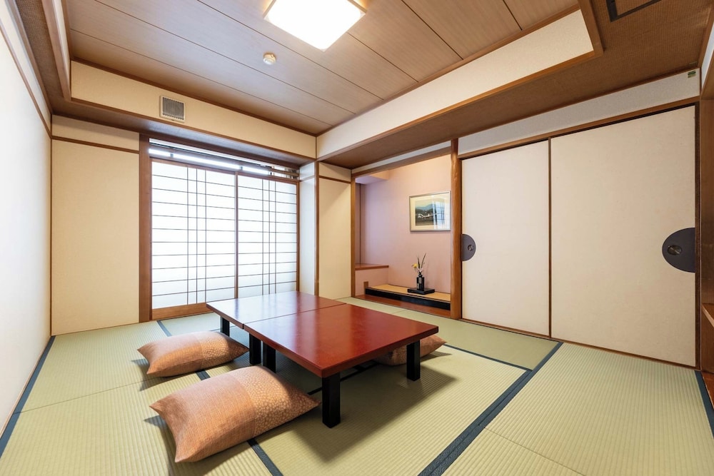 和室 専用バスルーム付き リバービュー (高層階) | 大和屋本店 旅館 大阪