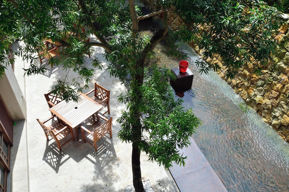 ザ・ナハテラスのラウンジ・客室