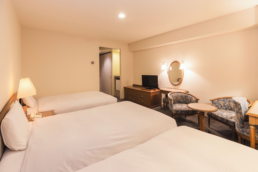 トリプルルーム 禁煙 シングルサイズベッド3台 客室1 | ホテルサンルート新潟