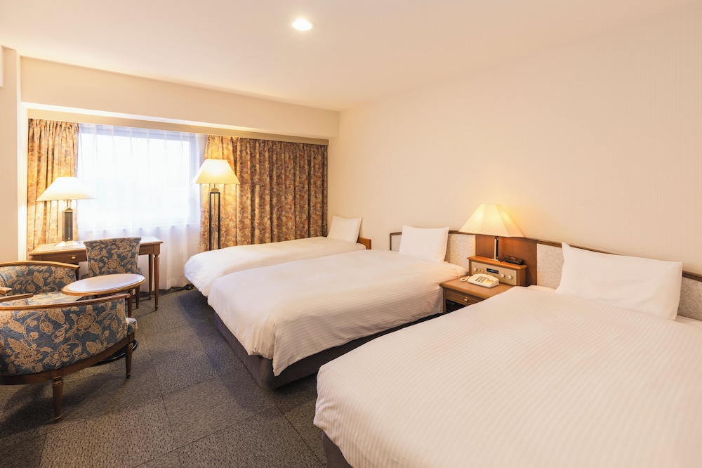 トリプルルーム 禁煙 シングルサイズベッド3台 | ホテルサンルート新潟