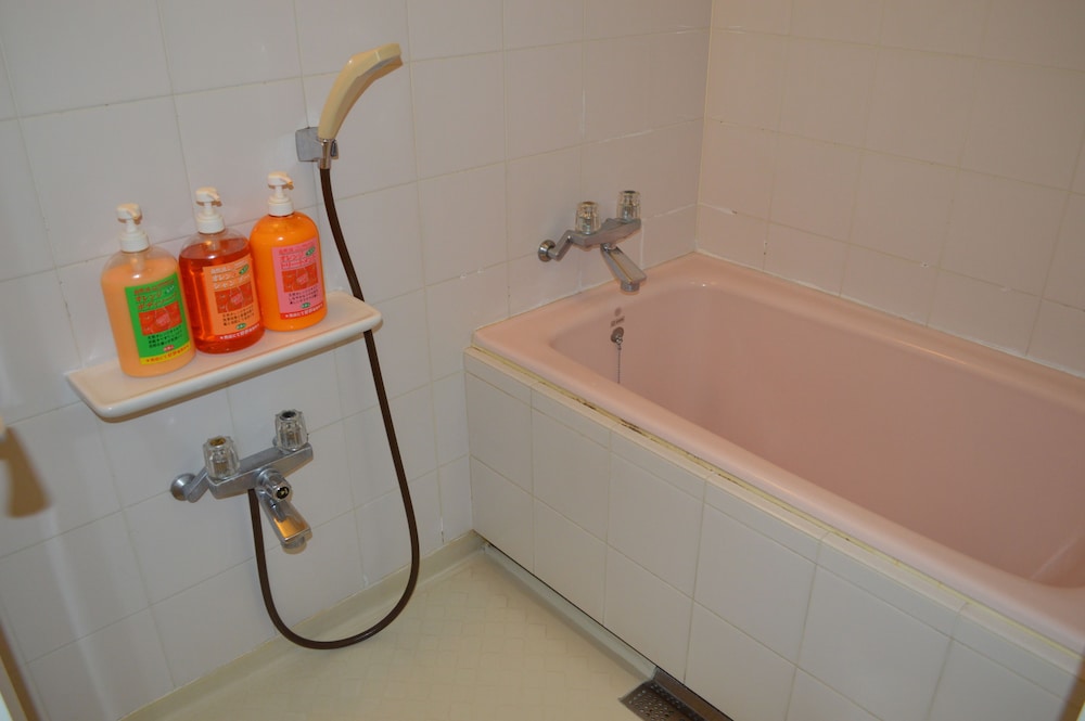 ４階和洋室60sqm　禁煙　ビーチビュー バスルーム1 | 下田大和館