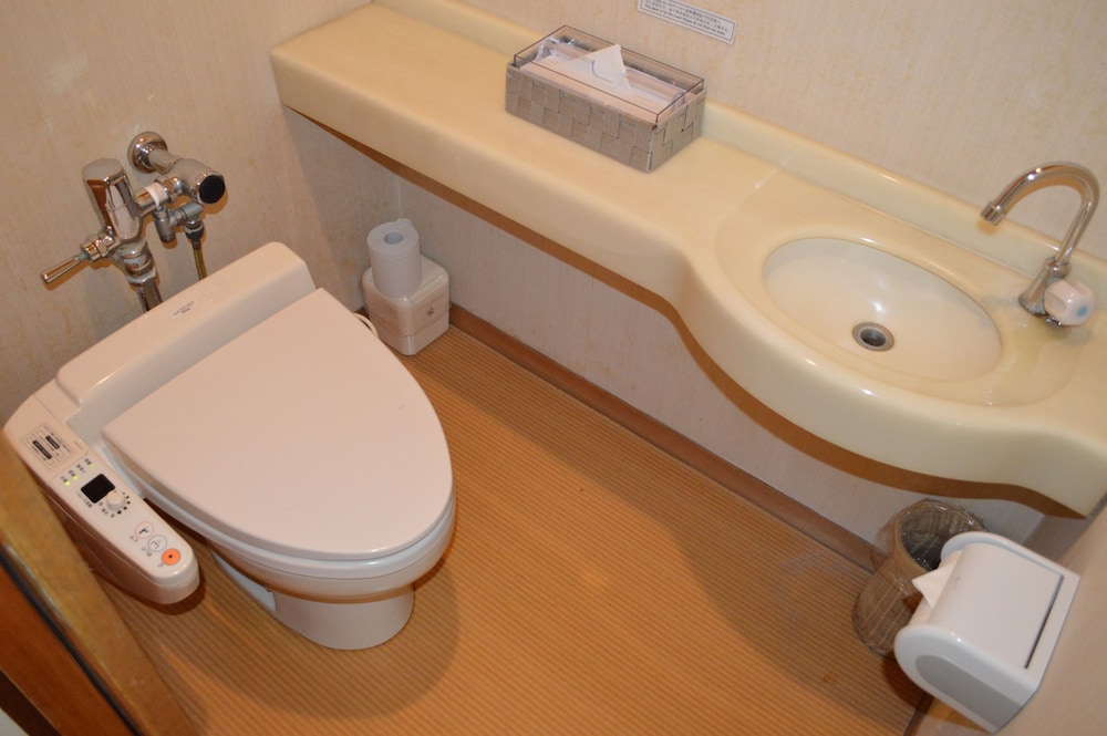 和室50sqm（畳10畳）　禁煙　ビーチビュー バスルーム0 | 下田大和館