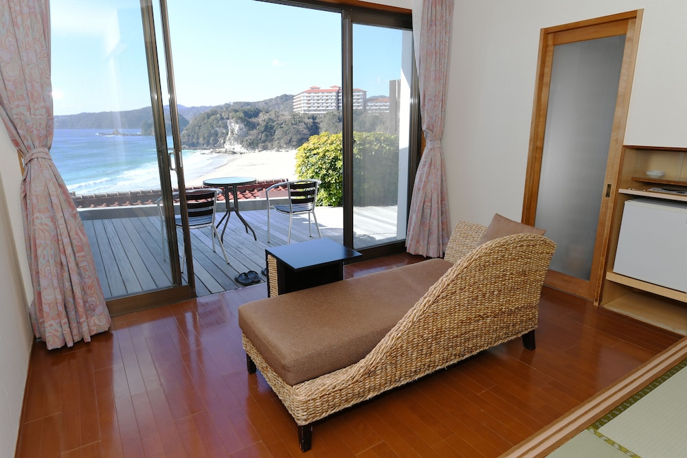 和室50sqm（畳10畳）　禁煙　ビーチビュー 客室2 | 下田大和館