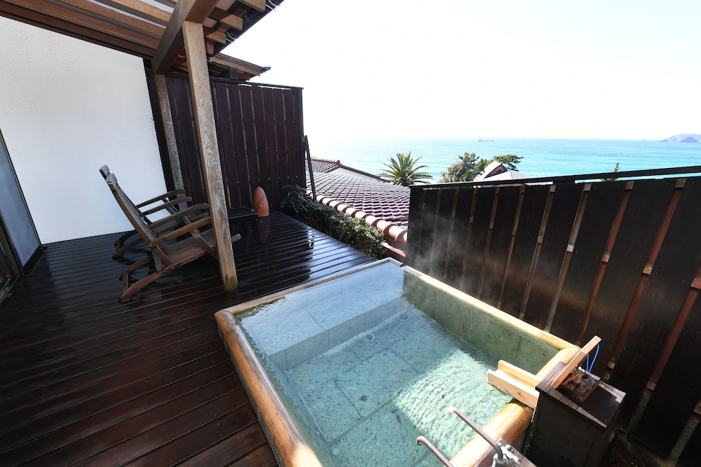 露天風呂付和室50sqm（畳10畳）　禁煙　ビーチビュー テラス / パティオ0 | 下田大和館