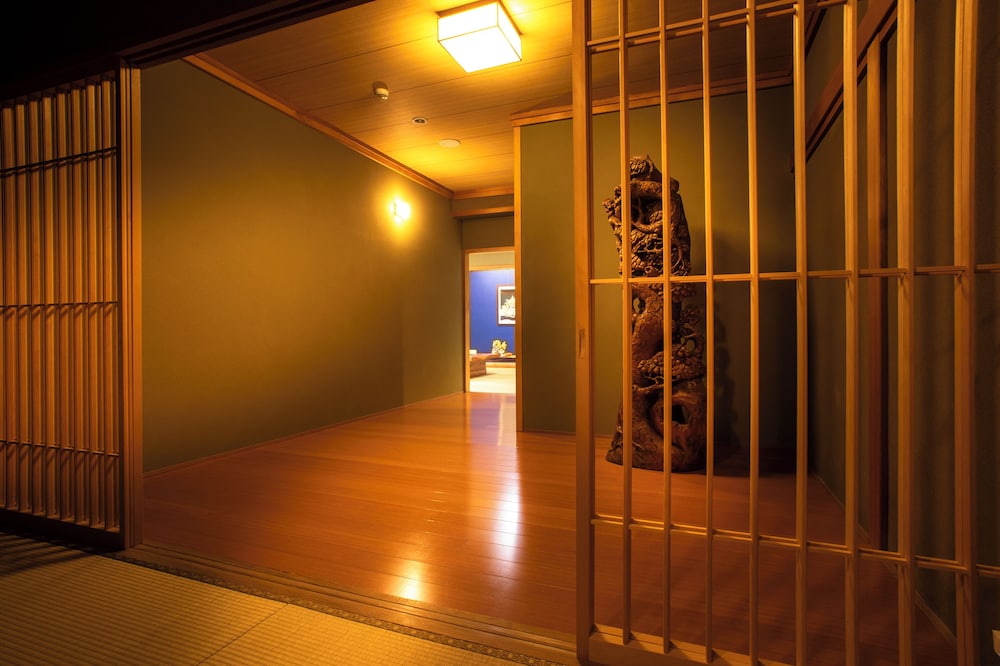 スイート 古代紫 客室9 | 金沢の宿 由屋るる犀々